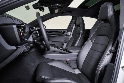 2026 Porsche Panamera 4