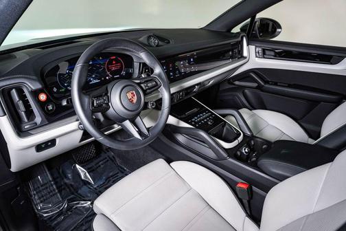 Quartzite Grey Metallic 2025 Porsche Cayenne Cayenne