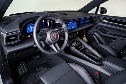 2026 Porsche Macan 4