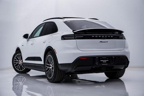 2026 Porsche Macan 4