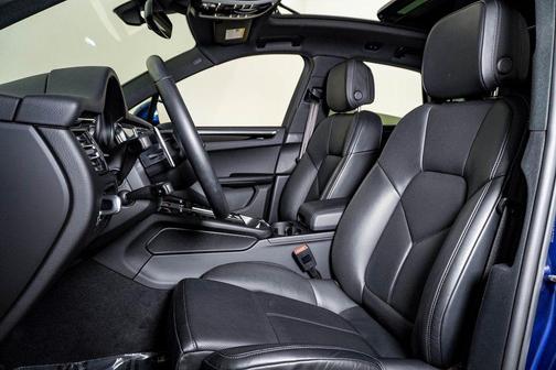 2025 Porsche Macan **PORSCHE CERTIFIED**