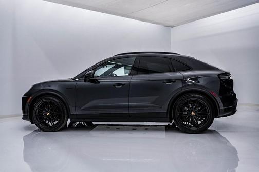 2026 Porsche Macan 4