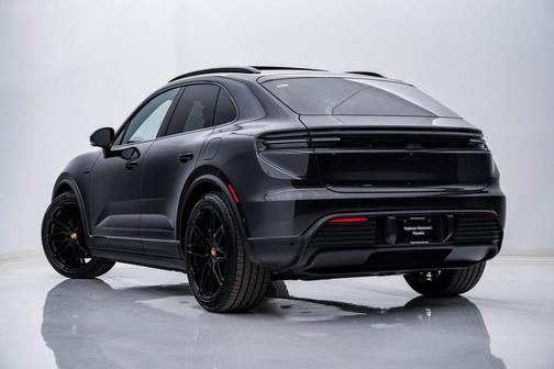 2026 Porsche Macan 4