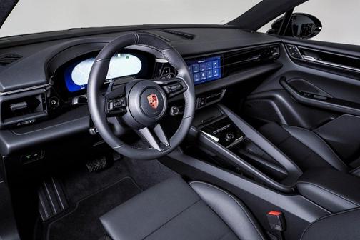 2026 Porsche Macan 4