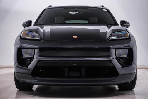 2025 Porsche Macan 4