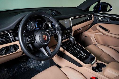 Gentian Blue Metallic 2025 Porsche Macan T