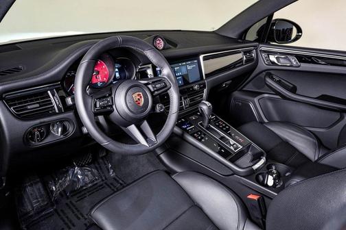 2025 Porsche Macan S