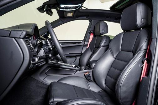 2025 Porsche Macan S