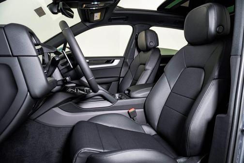 Platinum Silver Metallic 2026 Porsche Cayenne Cayenne E-Hybrid