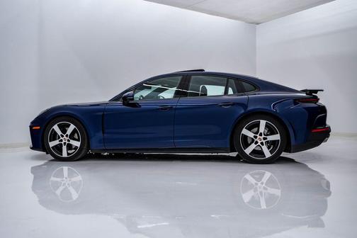 2026 Porsche Panamera 4