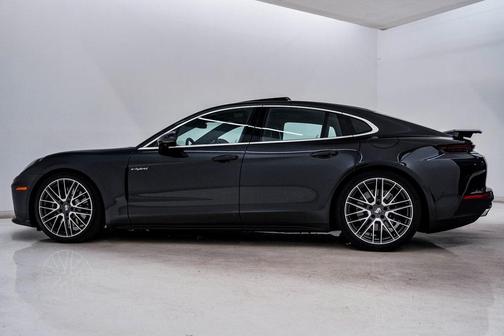 2026 Porsche Panamera 4
