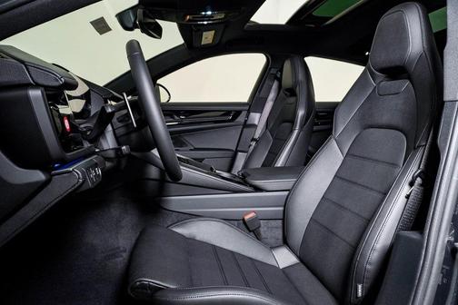 2026 Porsche Panamera 4