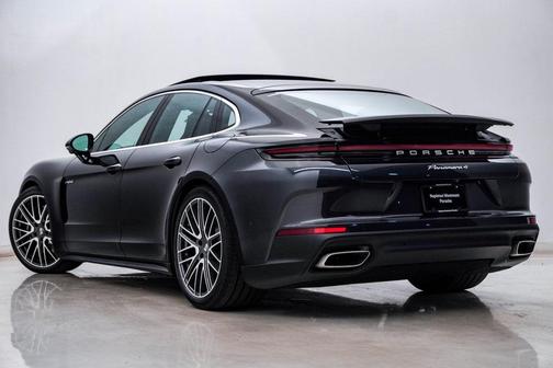 2026 Porsche Panamera 4