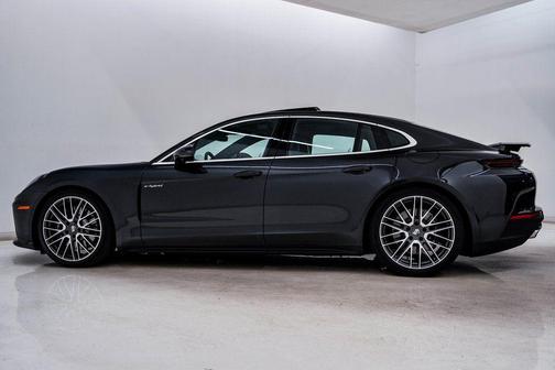 2026 Porsche Panamera 4