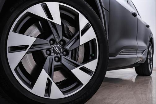 2021 Audi e-tron Premium Plus