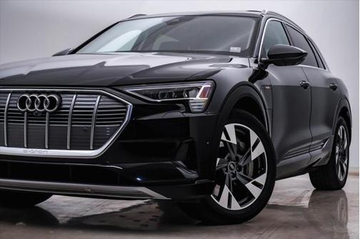 2021 Audi e-tron Premium Plus