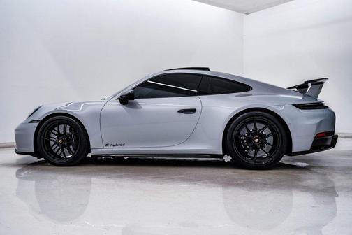 2025 Porsche 911 Carrera 4 GTS