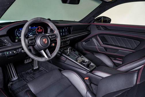 2025 Porsche 911 Carrera 4 GTS
