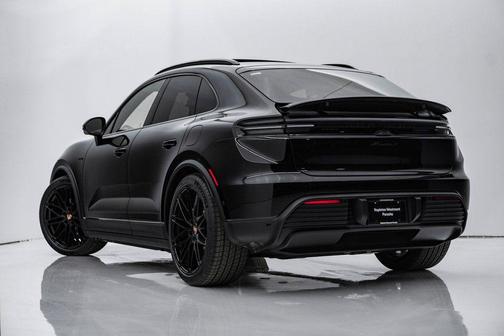 2026 Porsche Macan 4