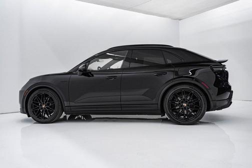 2026 Porsche Macan 4