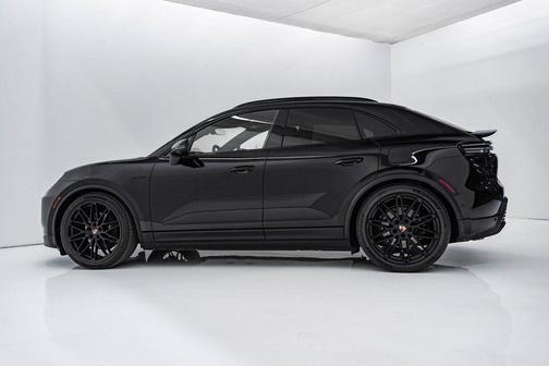 2026 Porsche Macan 4