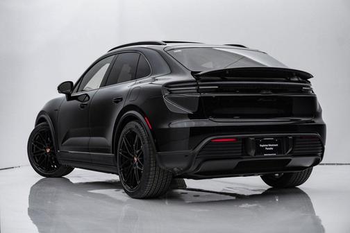 2026 Porsche Macan 4