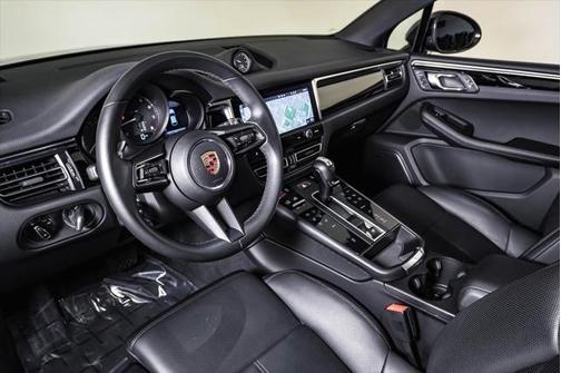 2023 Porsche Macan Base
