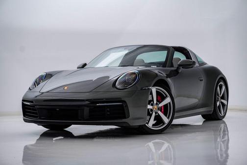 Aventurine Green Metallic 2024 Porsche 911 Targa 4S