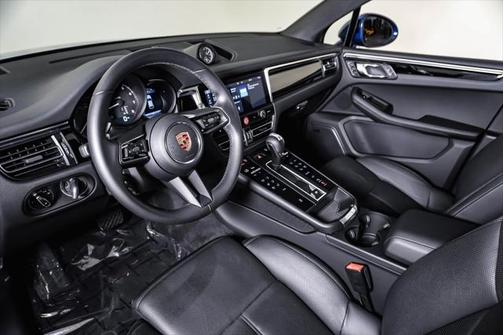 2023 Porsche Macan Base