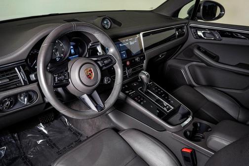 2023 Porsche Macan T
