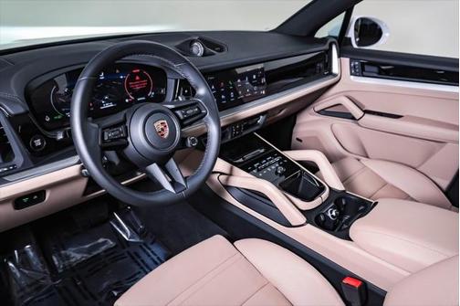 2024 Porsche Cayenne **PORSCHE CERTFIED**
