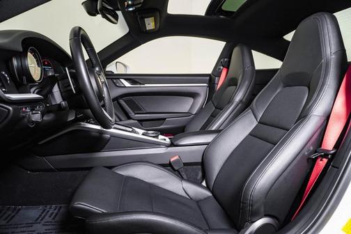 2022 Porsche 911 Carrera