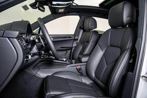 Chalk 2026 Porsche Macan Macan