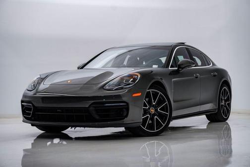 Aventurine Green Metallic 2023 Porsche Panamera 4 Platinum Edition