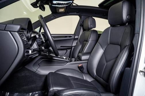 2024 Porsche Macan Base (PDK)