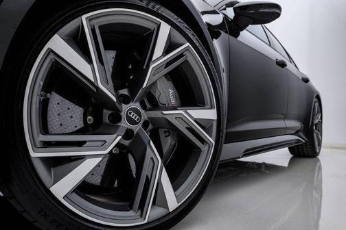 Mythos Black Metallic 2021 Audi RS 6 Avant 4.0T