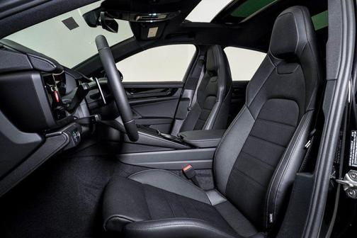 2026 Porsche Panamera 4