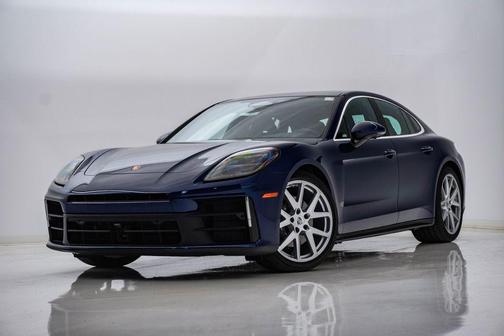 Gentian Blue Metallic 2026 Porsche Panamera 4