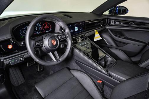 Gentian Blue Metallic 2026 Porsche Panamera 4