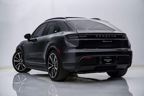 2025 Porsche Macan 4S