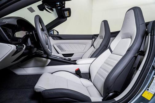 2026 Porsche 911 Carrera 4S Cabriolet