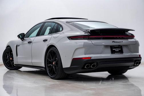 2026 Porsche Panamera 4