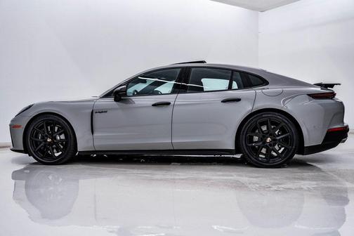 2026 Porsche Panamera 4