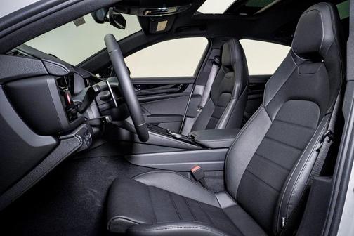 2026 Porsche Panamera 4