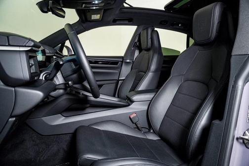 2025 Porsche Macan **PORSCHE CERTIFIED**