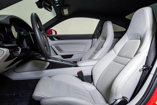 2021 Porsche 911 Carrera 4