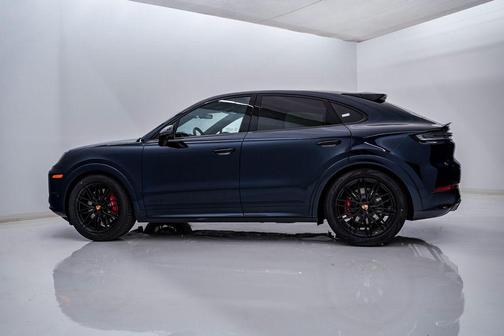 Algarve Blue Metallic 2026 Porsche Cayenne GTS