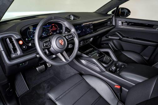Algarve Blue Metallic 2026 Porsche Cayenne GTS