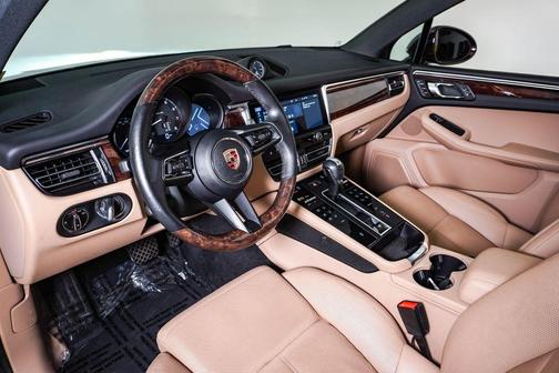 Copper Ruby Metallic 2023 Porsche Macan Macan