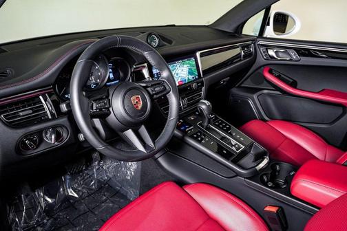 2025 Porsche Macan T